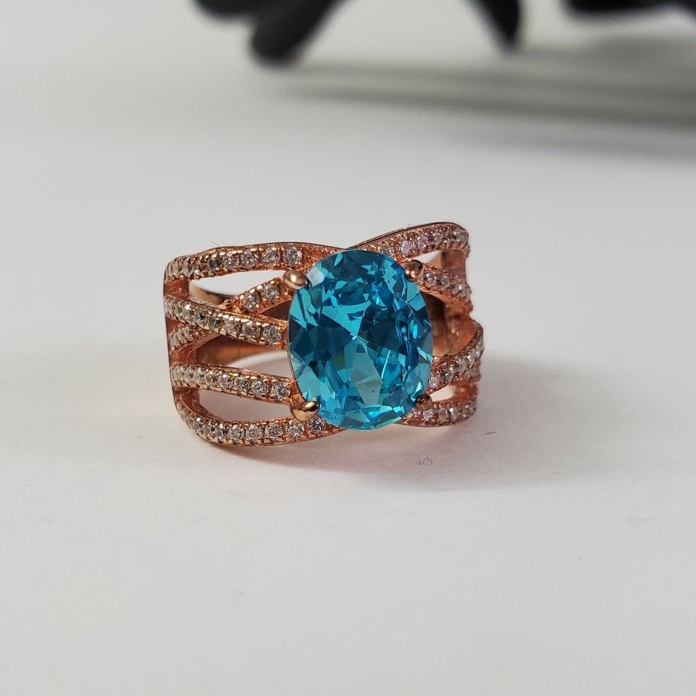 Watch Video / Sterling Silver 925 Rose Gold Topaz Crossover Ring
